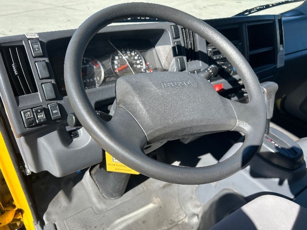 Light Duty Box Truck-Light and Medium Duty Trucks-Isuzu-2018-NPR EFI-Tampa-FL-147,034\n\t\tmiles-$ 26,500 - Image 17