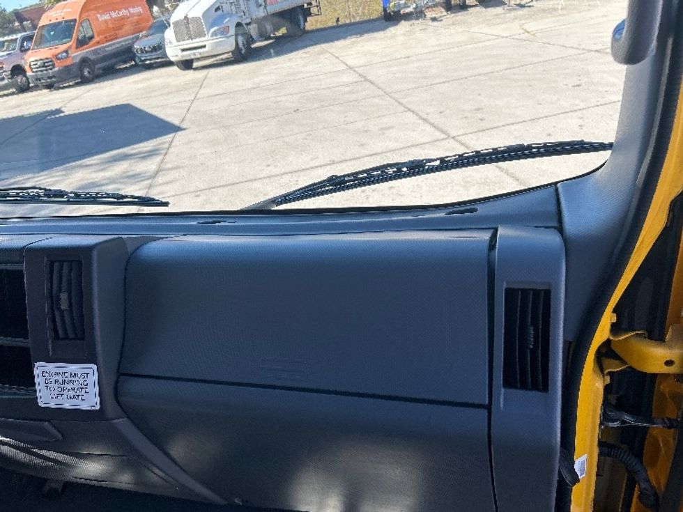 Light Duty Box Truck-Light and Medium Duty Trucks-Isuzu-2018-NPR EFI-Tampa-FL-147,034\n\t\tmiles-$ 26,500 - Image 21