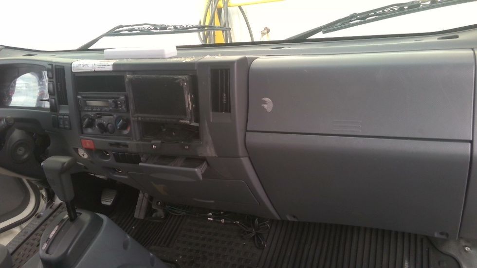 Light Duty Box Truck-Light and Medium Duty Trucks-Isuzu-2018-NPR EFI-Tracy-CA-100,270\n\t\tmiles-$ 34,500 - Image 21