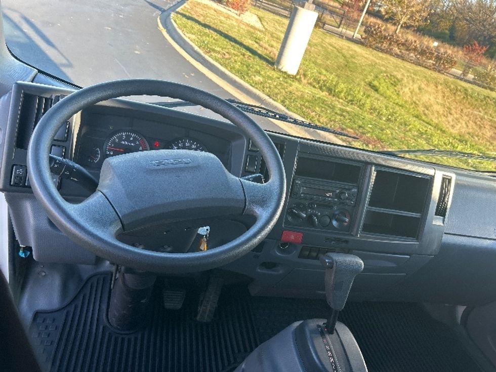 Light Duty Box Truck-Light and Medium Duty Trucks-Isuzu-2018-NPR EFI-Windsor-WI-83,888\n\t\tmiles-$ 32,750 - Image 18