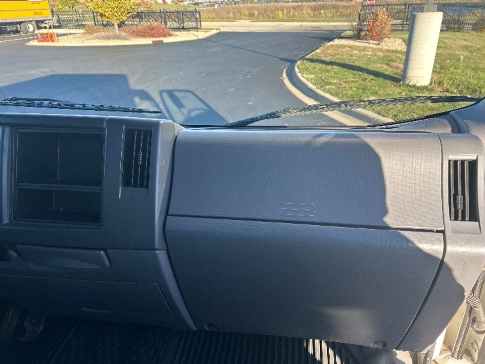 Light Duty Box Truck-Light and Medium Duty Trucks-Isuzu-2018-NPR EFI-Windsor-WI-83,888\n\t\tmiles-$ 32,750 - Image 21