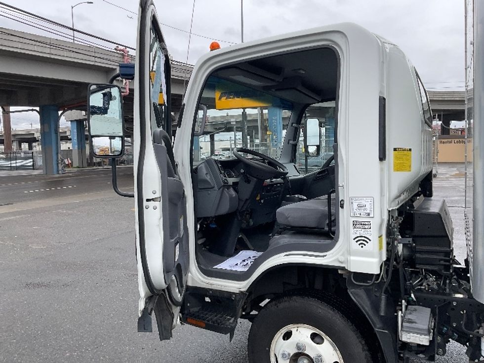 Light Duty Box Truck-Light and Medium Duty Trucks-Isuzu-2018-NPR-Kent-WA-89,247\n\t\tmiles-$ 42,250 - Image 16