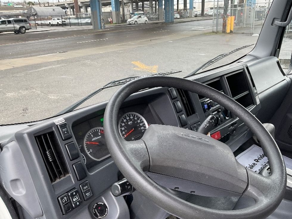 Light Duty Box Truck-Light and Medium Duty Trucks-Isuzu-2018-NPR-Kent-WA-89,247\n\t\tmiles-$ 42,250 - Image 17