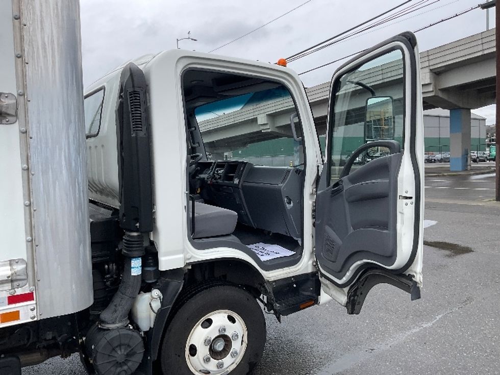 Light Duty Box Truck-Light and Medium Duty Trucks-Isuzu-2018-NPR-Kent-WA-89,247\n\t\tmiles-$ 42,250 - Image 20