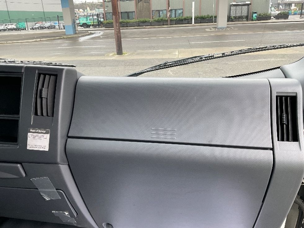 Light Duty Box Truck-Light and Medium Duty Trucks-Isuzu-2018-NPR-Kent-WA-89,247\n\t\tmiles-$ 42,250 - Image 21