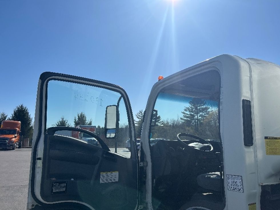 Light Duty Box Truck-Light and Medium Duty Trucks-Isuzu-2018-NPR-Londonderry-NH-277,473\n\t\tmiles-$ 17,500 - Image 15