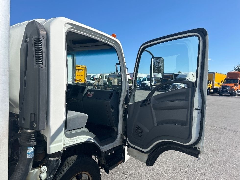 Light Duty Box Truck-Light and Medium Duty Trucks-Isuzu-2018-NPR-Londonderry-NH-277,473\n\t\tmiles-$ 17,500 - Image 19