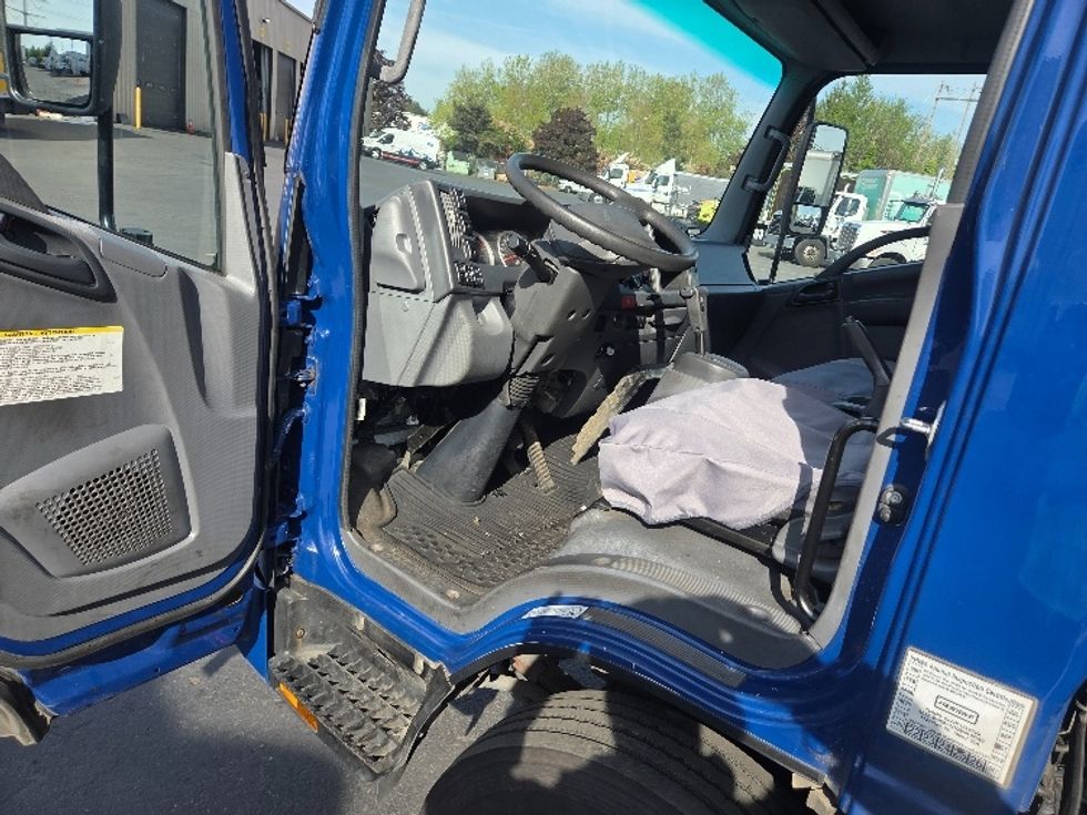 Light Duty Box Truck-Light and Medium Duty Trucks-Isuzu-2018-NPRXD-Kent-WA-97,326\n\t\tmiles-$ 40,000 - Image 15