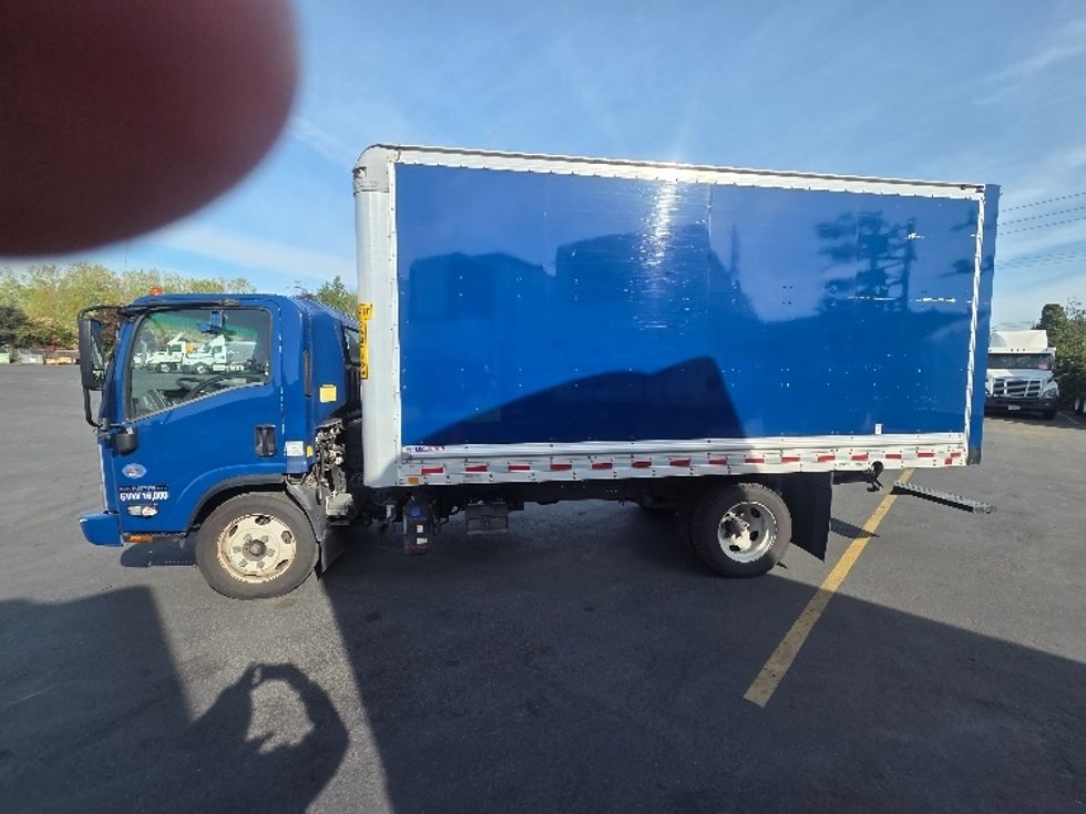 Light Duty Box Truck-Light and Medium Duty Trucks-Isuzu-2018-NPRXD-Kent-WA-97,326\n\t\tmiles-$ 40,000 - Image 4