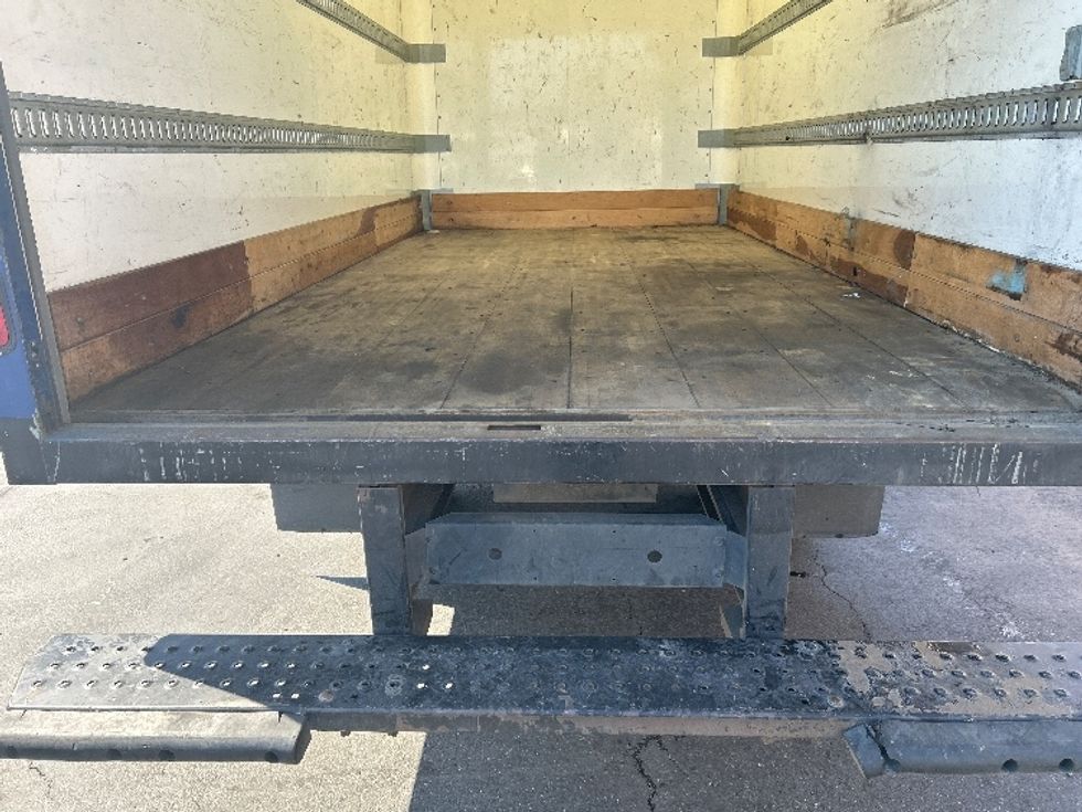 Light Duty Box Truck-Light and Medium Duty Trucks-Isuzu-2018-NPRXD-Kent-WA-97,326\n\t\tmiles-$ 40,000 - Image 9