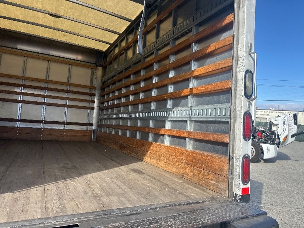 2018 Isuzu NPR photo 10