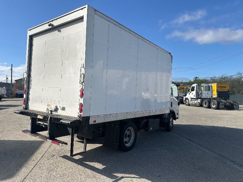 2018 Isuzu NPR photo 11