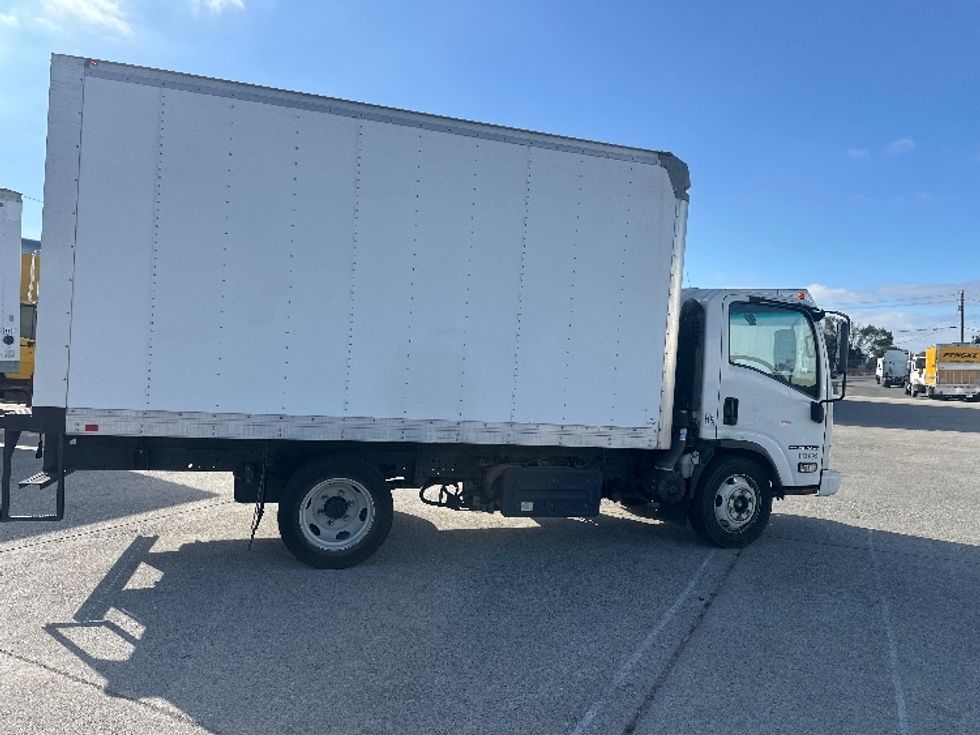 2018 Isuzu NPR photo 13