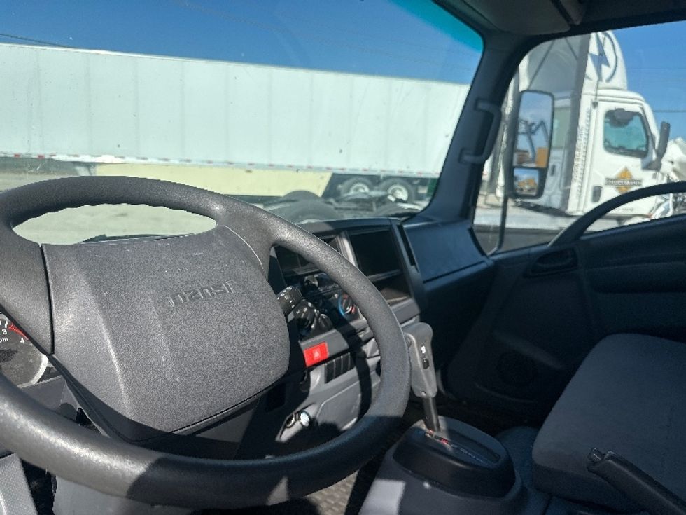 2018 Isuzu NPR photo 14