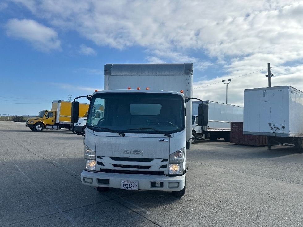 2018 Isuzu NPR photo 2