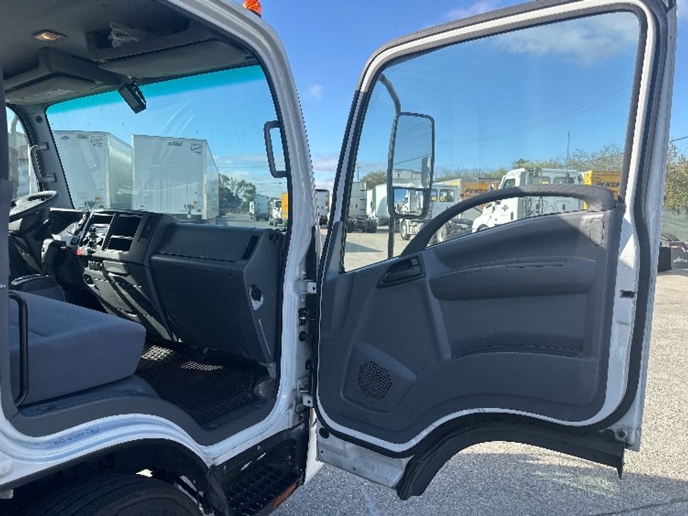 2018 Isuzu NPR photo 16