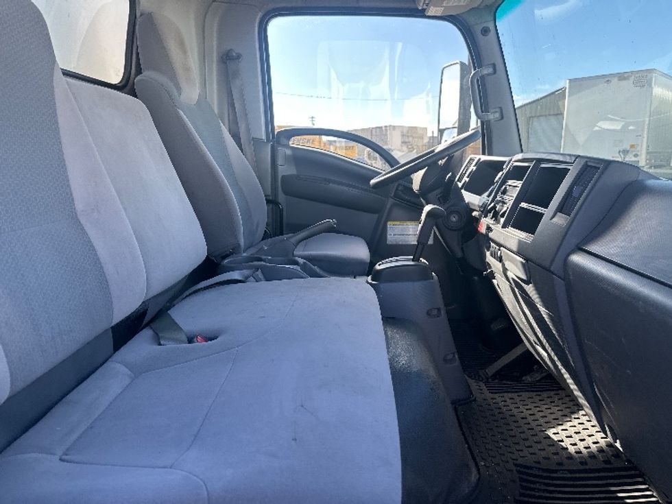 2018 Isuzu NPR photo 17