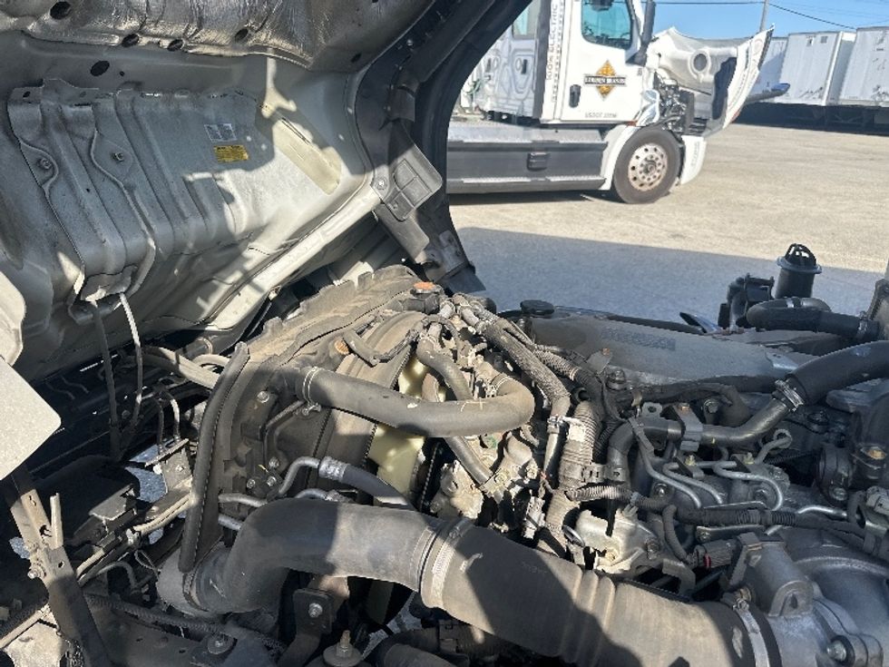 2018 Isuzu NPR photo 18