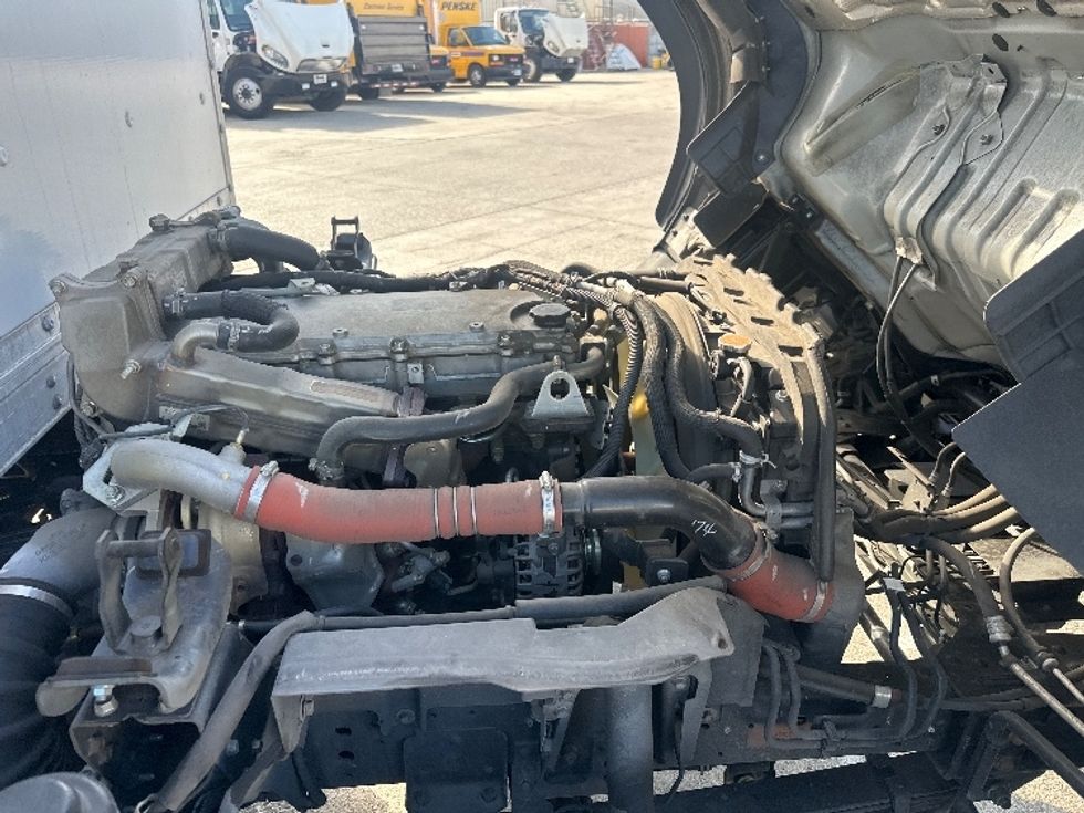 2018 Isuzu NPR photo 19