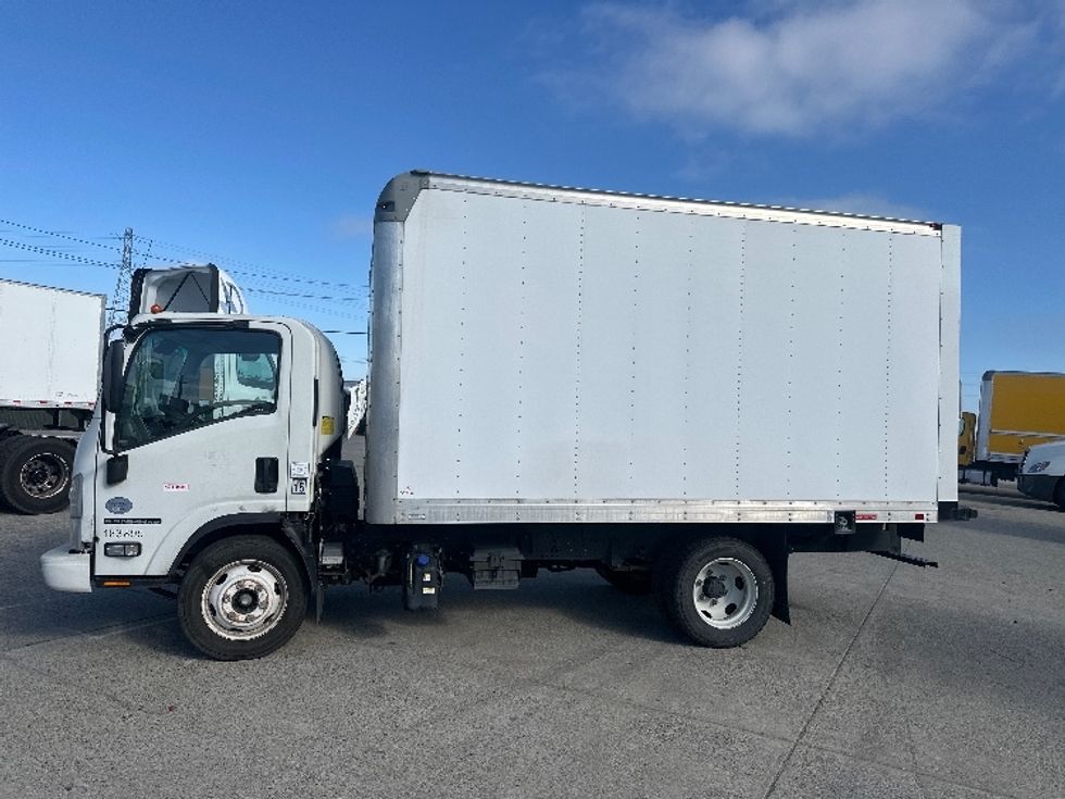 2018 Isuzu NPR photo 4
