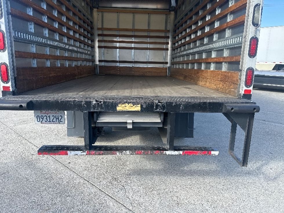 2018 Isuzu NPR photo 8