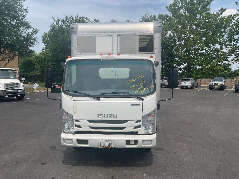 2019 Isuzu NPR photo 2