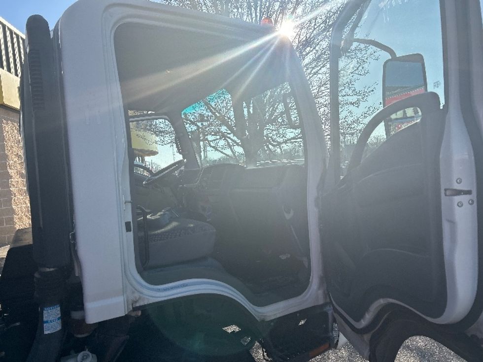 Light Duty Box Truck-Light and Medium Duty Trucks-Isuzu-2019-NPR-Chicopee-MA-315,320\n\t\tmiles-$ 12,500 - Image 20