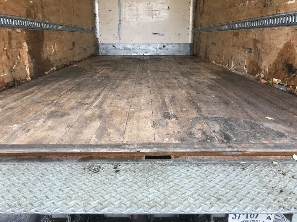 Light Duty Box Truck-Light and Medium Duty Trucks-Isuzu-2019-NPR EFI-Alexandria-VA-81,337\n\t\tmiles-$ 39,250 - Image 10