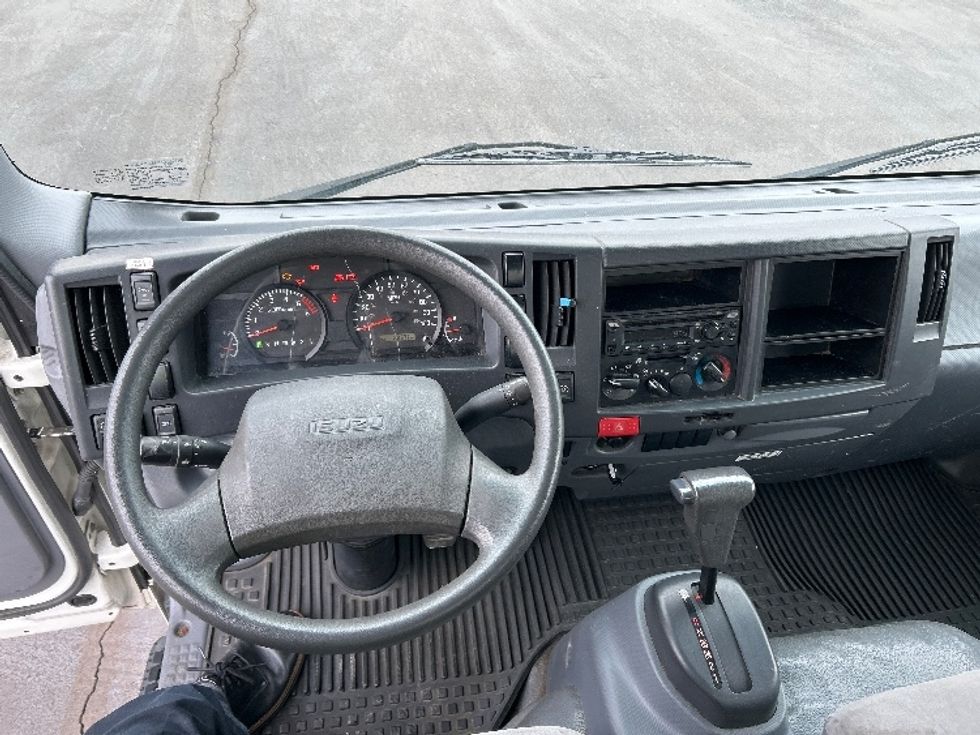 Light Duty Box Truck-Light and Medium Duty Trucks-Isuzu-2019-NPR EFI-Allentown-PA-87,682\n\t\tmiles-$ 37,500 - Image 18