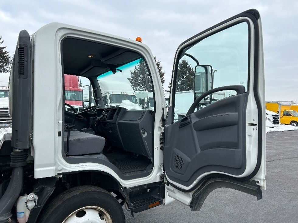 Light Duty Box Truck-Light and Medium Duty Trucks-Isuzu-2019-NPR EFI-Allentown-PA-87,682\n\t\tmiles-$ 37,500 - Image 20