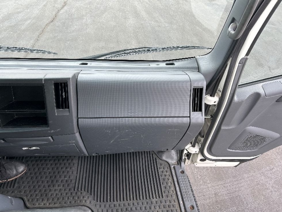 Light Duty Box Truck-Light and Medium Duty Trucks-Isuzu-2019-NPR EFI-Allentown-PA-87,682\n\t\tmiles-$ 37,500 - Image 21