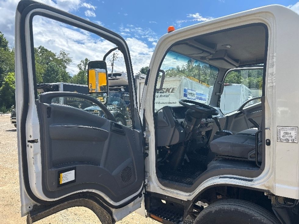 Light Duty Box Truck-Light and Medium Duty Trucks-Isuzu-2019-NPR EFI-Asheville-NC-121,918\n\t\tmiles-$ 35,250 - Image 14