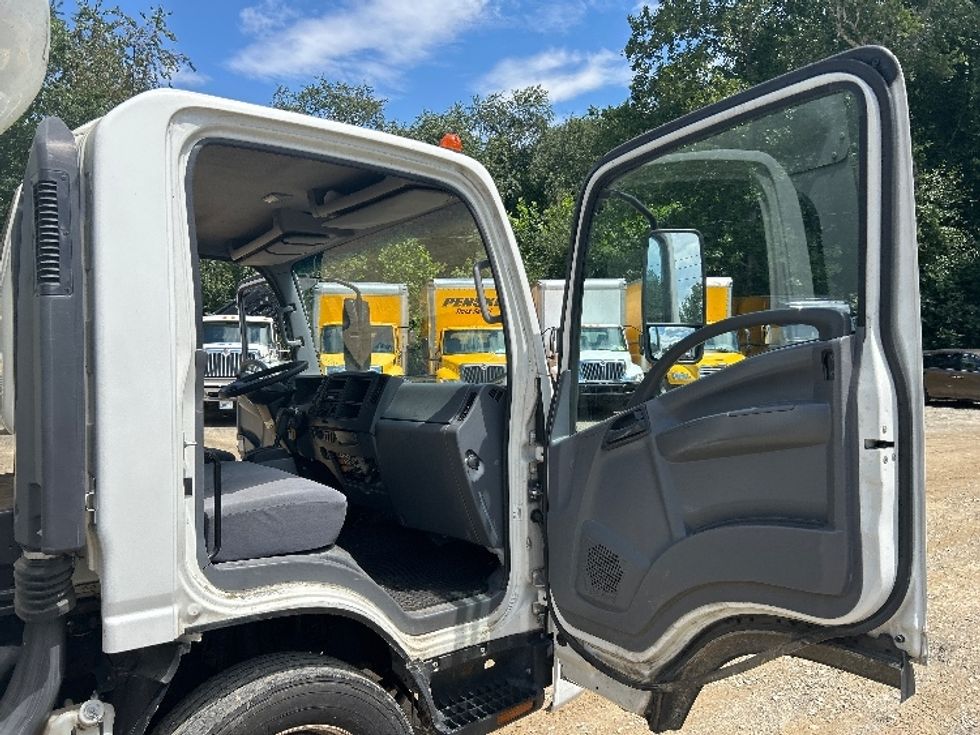Light Duty Box Truck-Light and Medium Duty Trucks-Isuzu-2019-NPR EFI-Asheville-NC-121,918\n\t\tmiles-$ 35,250 - Image 18