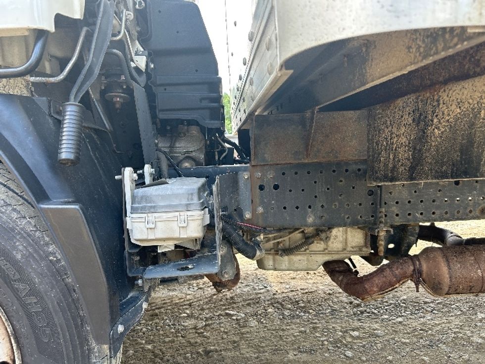 Light Duty Box Truck-Light and Medium Duty Trucks-Isuzu-2019-NPR EFI-Asheville-NC-121,918\n\t\tmiles-$ 35,250 - Image 22