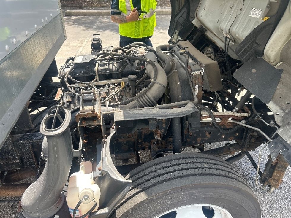 Light Duty Box Truck-Light and Medium Duty Trucks-Isuzu-2019-NPR EFI-Brooklyn Park-MN-101,943\n\t\tmiles-$ 33,750 - Image 23