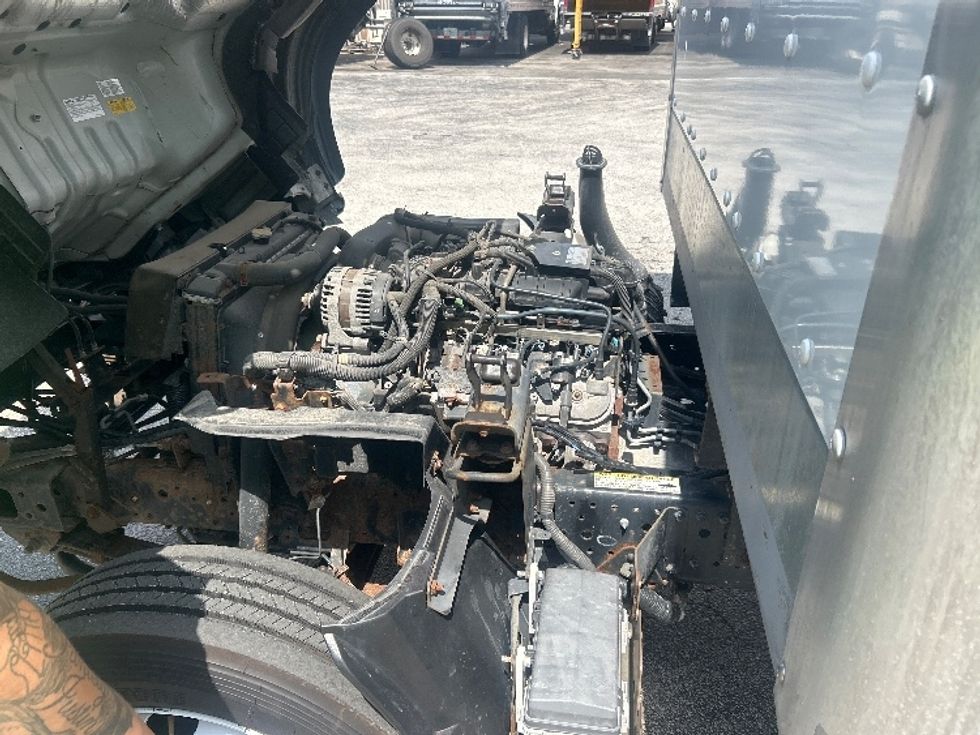 Light Duty Box Truck-Light and Medium Duty Trucks-Isuzu-2019-NPR EFI-Brooklyn Park-MN-101,943\n\t\tmiles-$ 33,750 - Image 24