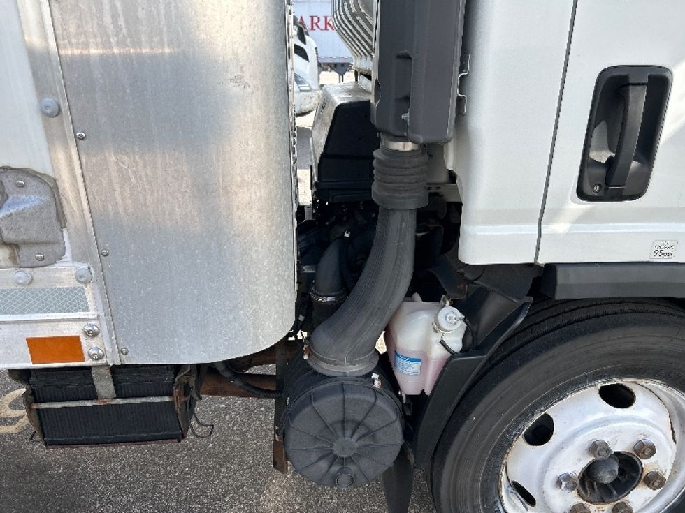Light Duty Box Truck-Light and Medium Duty Trucks-Isuzu-2019-NPR EFI-Brooklyn Park-MN-136,316\n\t\tmiles-$ 30,750 - Image 23