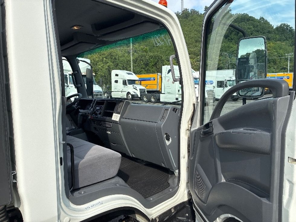 Light Duty Box Truck-Light and Medium Duty Trucks-Isuzu-2019-NPR EFI-Cleveland-TN-52,287\n\t\tmiles-$ 42,500 - Image 20