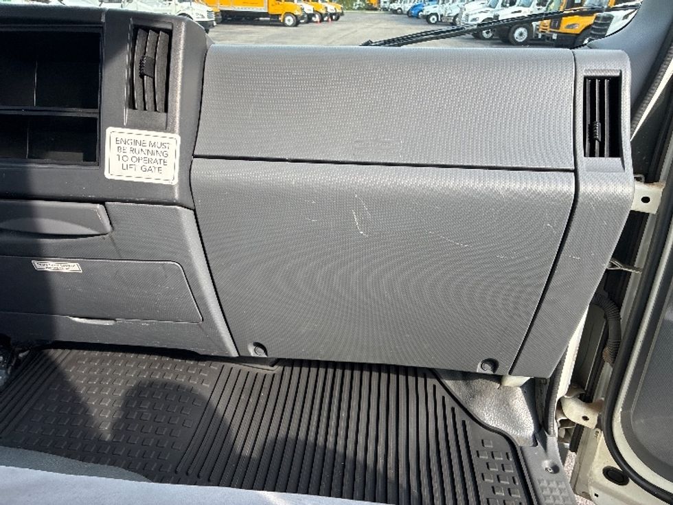 Light Duty Box Truck-Light and Medium Duty Trucks-Isuzu-2019-NPR EFI-Cleveland-TN-52,287\n\t\tmiles-$ 42,500 - Image 21