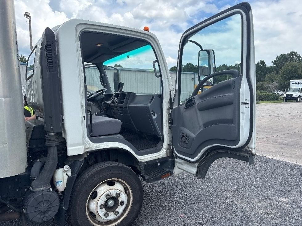 Light Duty Box Truck-Light and Medium Duty Trucks-Isuzu-2019-NPR EFI-Conway-SC-156,833\n\t\tmiles-$ 32,750 - Image 20