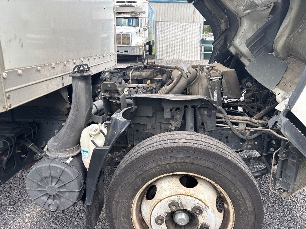 Light Duty Box Truck-Light and Medium Duty Trucks-Isuzu-2019-NPR EFI-Conway-SC-156,833\n\t\tmiles-$ 32,750 - Image 23