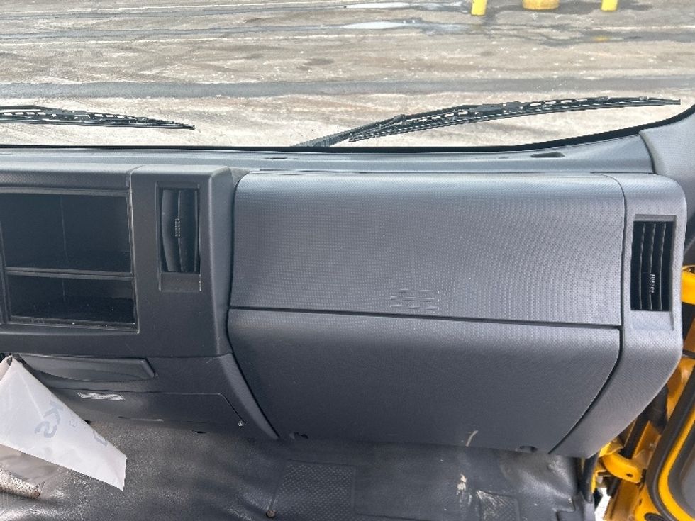 Light Duty Box Truck-Light and Medium Duty Trucks-Isuzu-2019-NPR EFI-Dayton-NJ-109,853\n\t\tmiles-$ 33,750 - Image 21