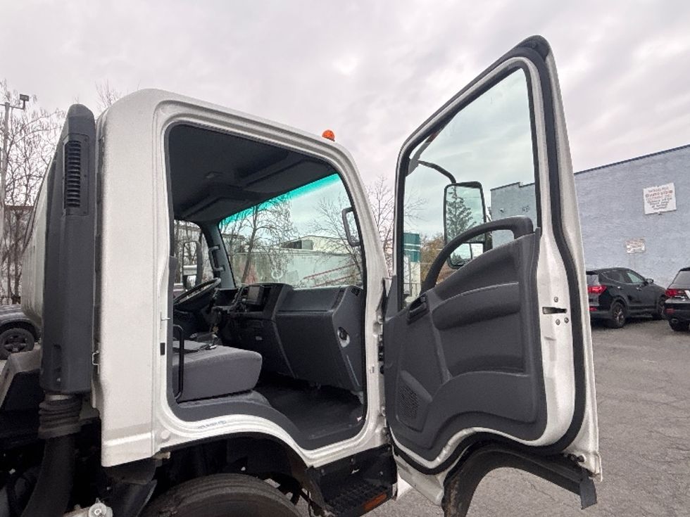 Light Duty Box Truck-Light and Medium Duty Trucks-Isuzu-2019-NPR EFI-Elmsford-NY-117,047\n\t\tmiles-$ 34,000 - Image 20