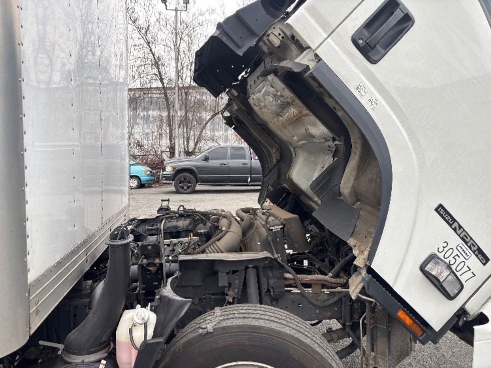 Light Duty Box Truck-Light and Medium Duty Trucks-Isuzu-2019-NPR EFI-Elmsford-NY-117,047\n\t\tmiles-$ 34,000 - Image 23