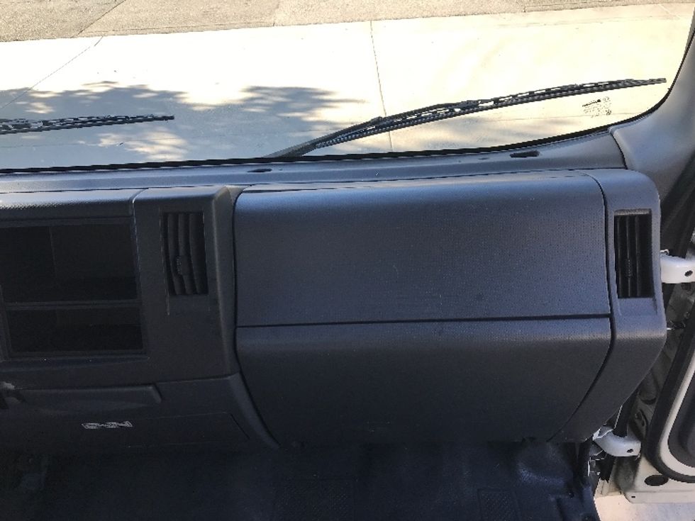 Light Duty Box Truck-Light and Medium Duty Trucks-Isuzu-2019-NPR EFI-Fontana-CA-80,568\n\t\tmiles-$ 41,000 - Image 21