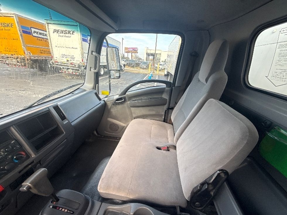 Light Duty Box Truck-Light and Medium Duty Trucks-Isuzu-2019-NPR EFI-Forest Park-GA-109,191\n\t\tmiles-$ 35,500 - Image 19