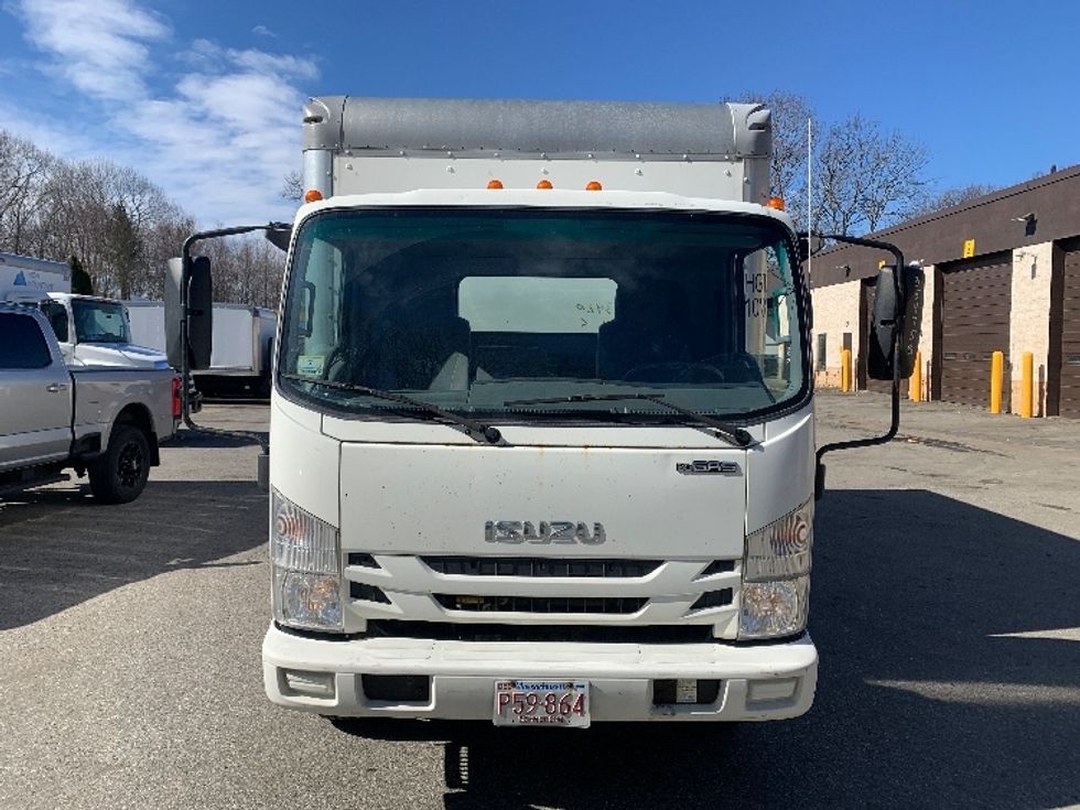 2019 Isuzu NPR photo 2