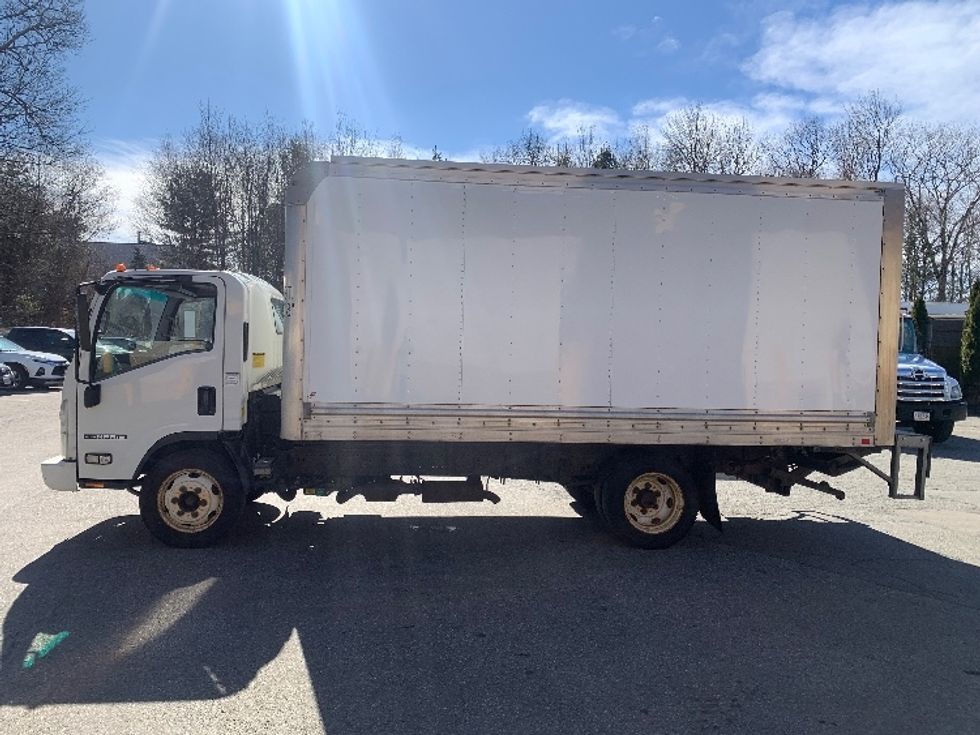 2019 Isuzu NPR photo 4