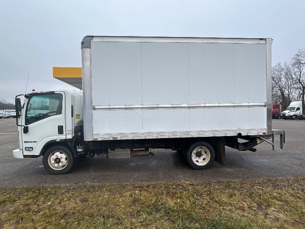 Light Duty Box Truck-Light and Medium Duty Trucks-Isuzu-2019-NPR EFI-Kalamazoo-MI-88,837\n\t\tmiles-$ 33,750 - Image 4