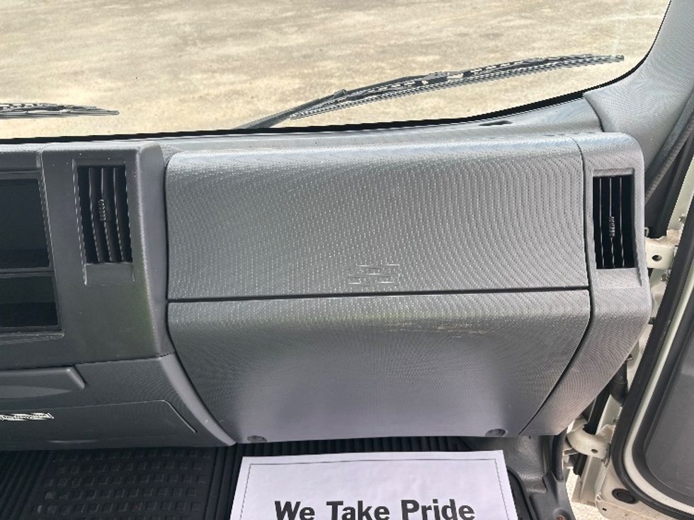 Light Duty Box Truck-Light and Medium Duty Trucks-Isuzu-2019-NPR EFI-Katy-TX-71,696\n\t\tmiles-$ 38,750 - Image 19